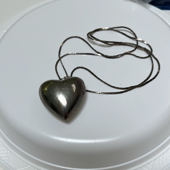 Beautiful silver necklace with heart pendant - Picture 2 of 3